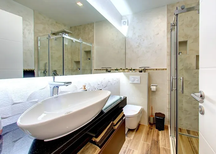 Luxury Crystal 公寓